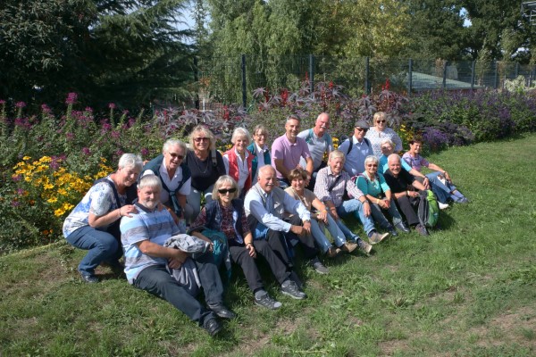 Gruppenbild Wiese Custom